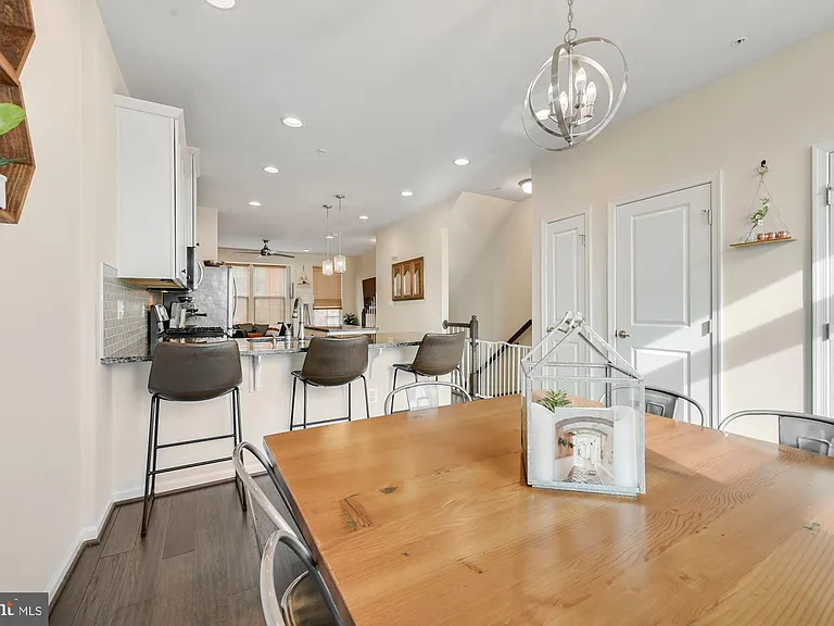 6106 Chronicle St — Photo 10