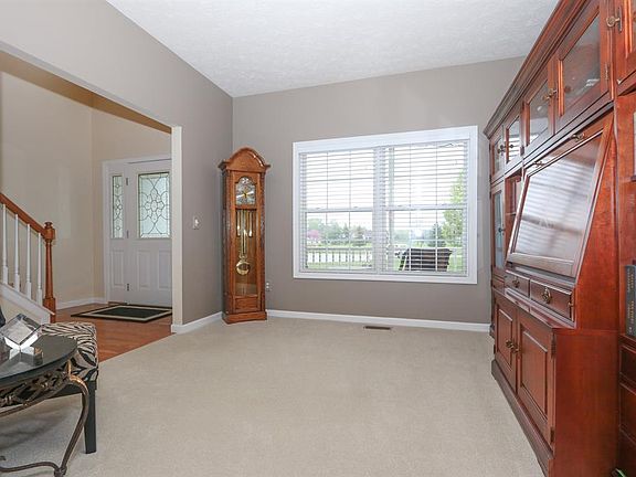 4th image of 2407 Columbine Dr
