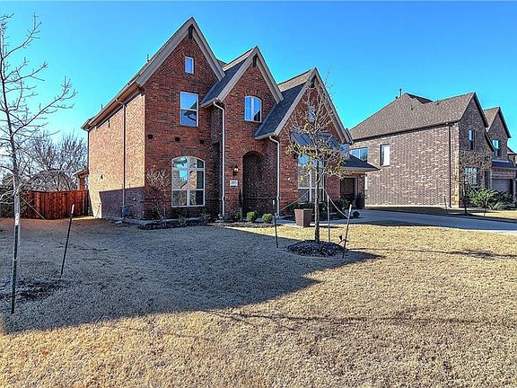3rd image of 371 Berkshire Ct