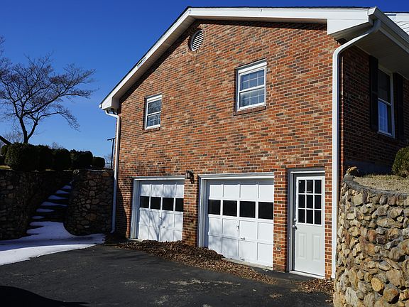 2nd image of 2231 Hardy Rd