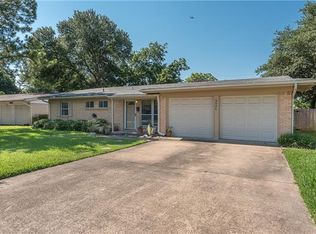 3046 Topaz Ln, Farmers Branch, TX 75234