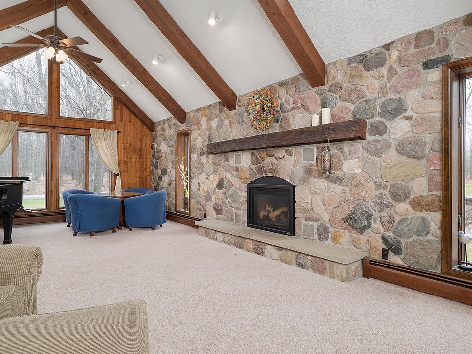 1st image of 220 Carnoustie Dr