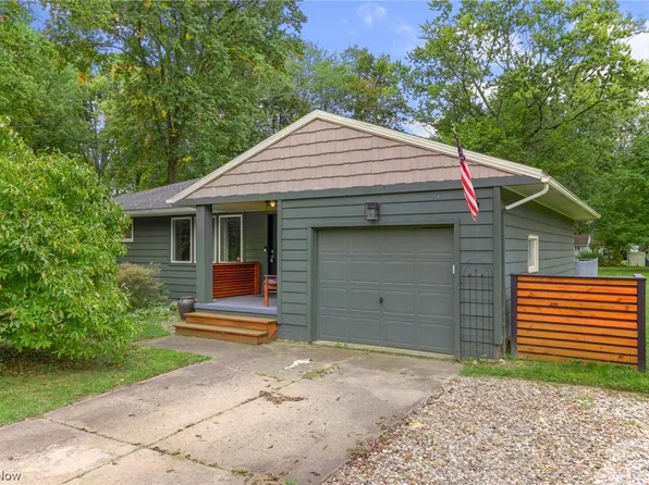 614 Leeman Dr, Akron, OH 44319