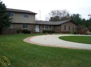5750 Mabley Hl, Hartland, MI 48430