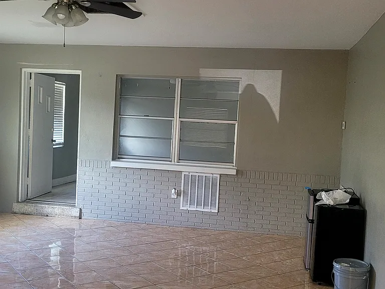2605 Jackson St — Photo 2