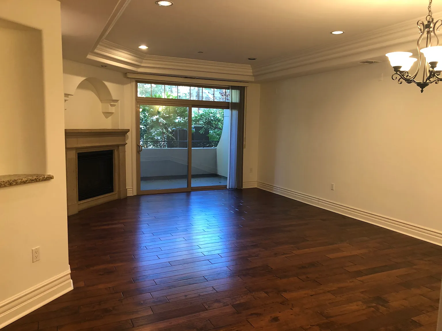 3 bed, 2.5 bath, 1600 sqft, $4,595 — Photo 3