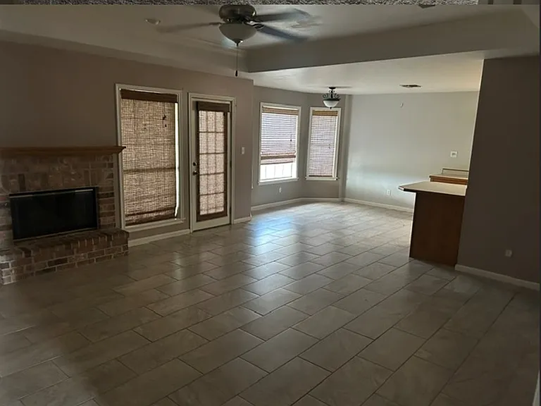 1326 Belleview St — Photo 6