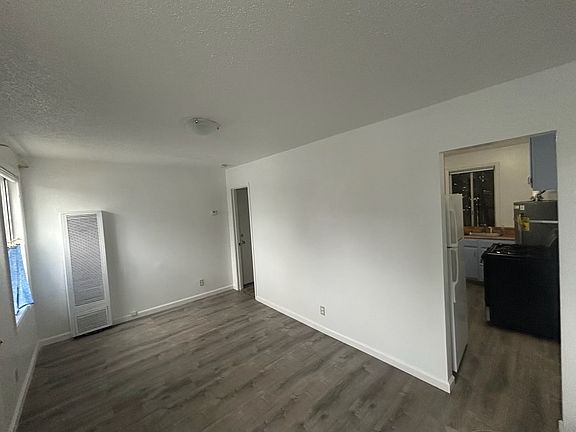 5th image of 9 Edward St #9