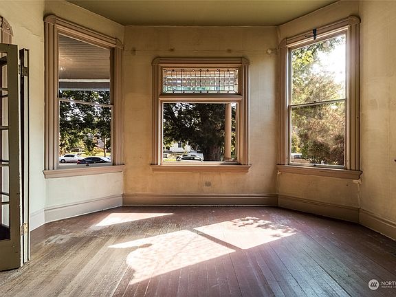 5th image of 342 S 3rd Avenue