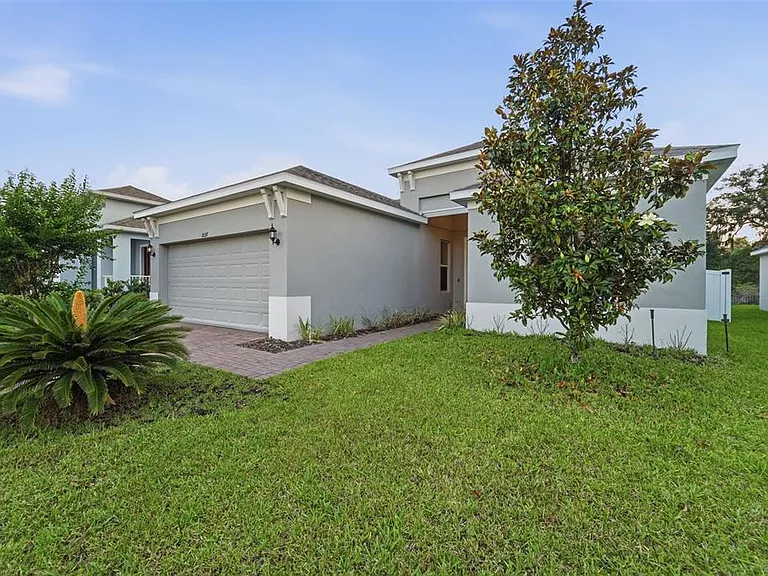 1097 Hendon Loop — Photo 3