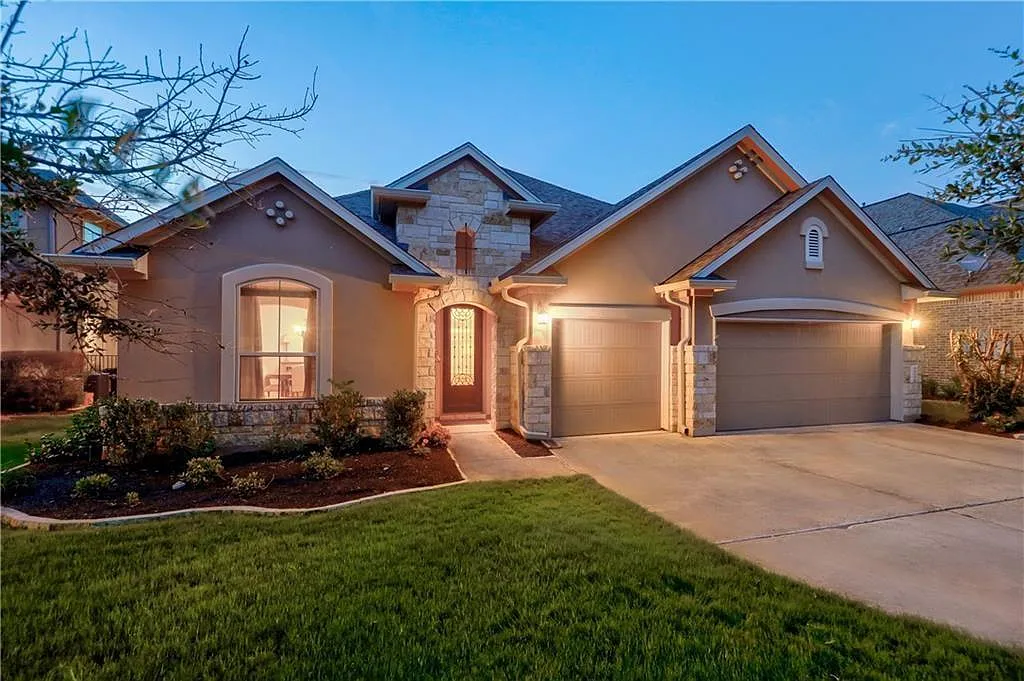 5 bed, 4.0 bath, 3407 sqft, $3,900 — Photo 1