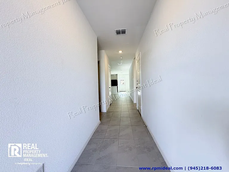 1717 Round House Ln — Photo 3