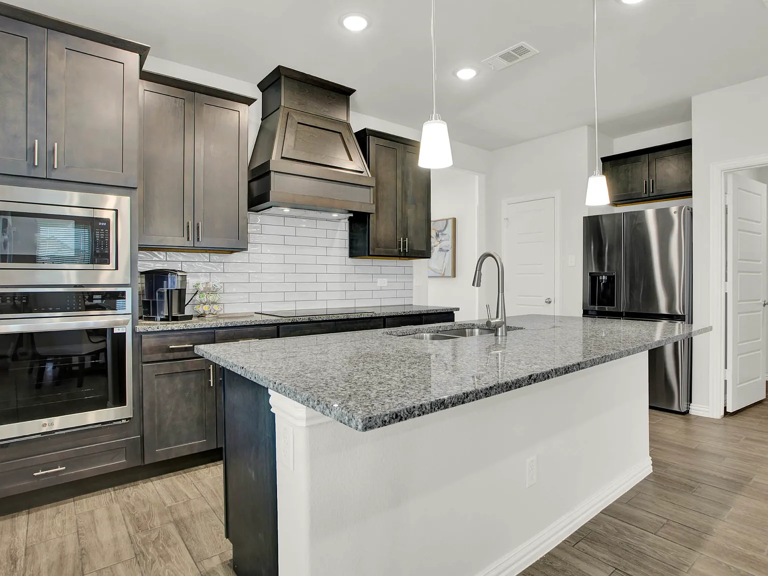 4 bed, 2526 sqft, $2,650 — Photo 3