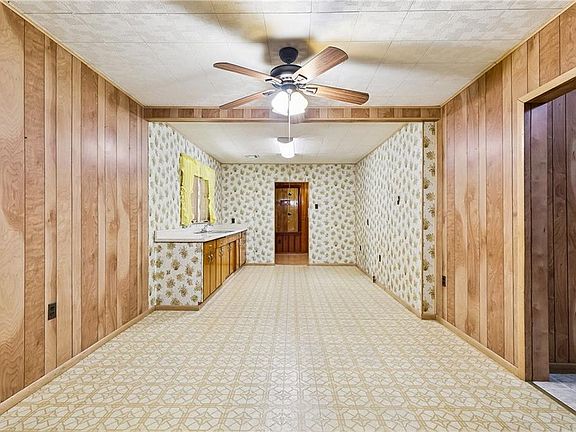 4th image of 1305 Avenue B