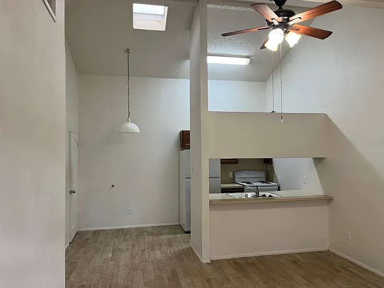 141 N Troy Ave #A — Photo 4