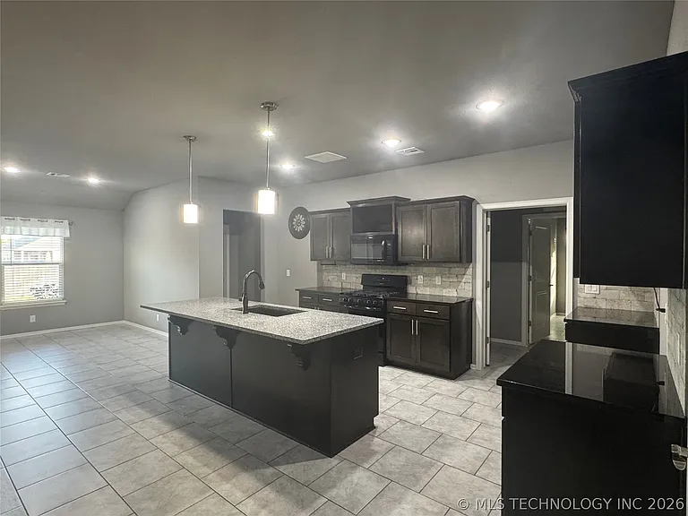7413 S Hemlock Ave — Photo 31