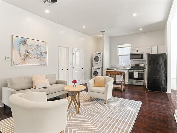 4th image of 2239 Peniston St