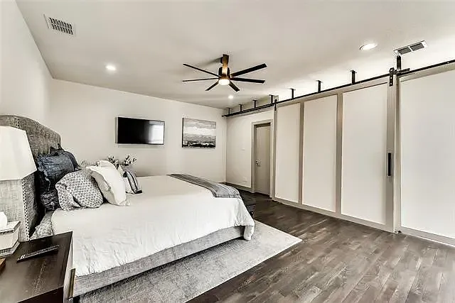 1008 Allen St — Photo 15