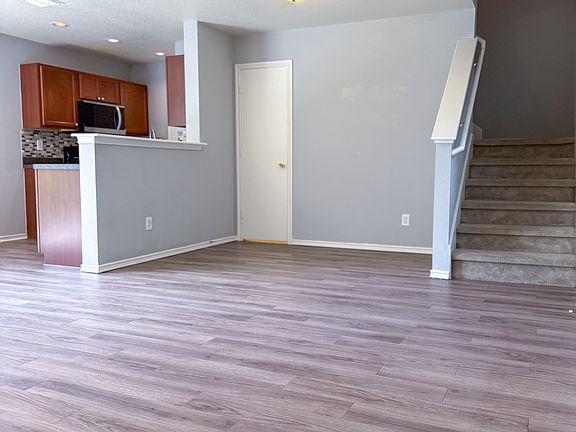 3rd image of 427 Orchard Willow