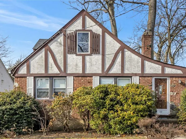 22 Hawthorne Street, Lynbrook, NY 11563
