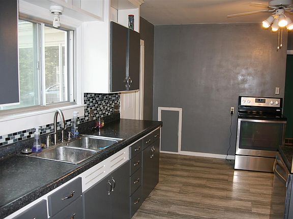 2nd image of 2211 Greenwood Ave
