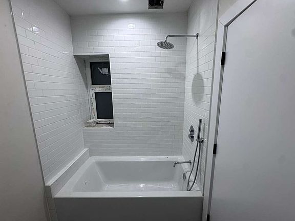 2nd image of 1014 N Hamlin Ave