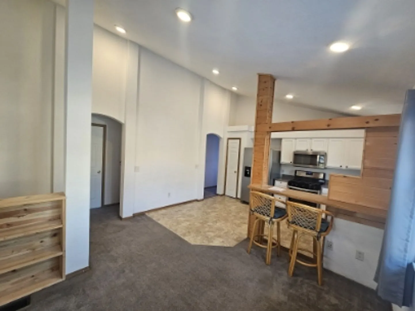 Charming 2 Bedroom Home with Fenced Yard Dog Friendly! — Photo 3