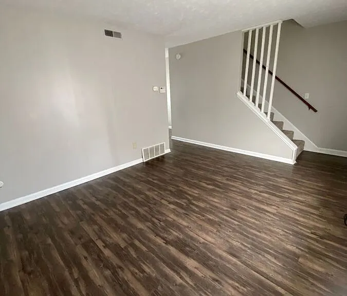 1492 Indianola Ave #7 — Photo 4