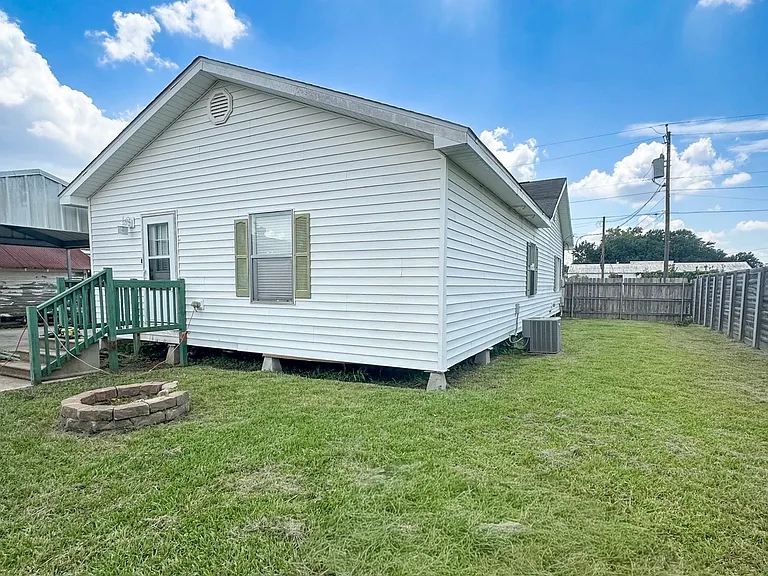 109 Evelyn Dr — Photo 16