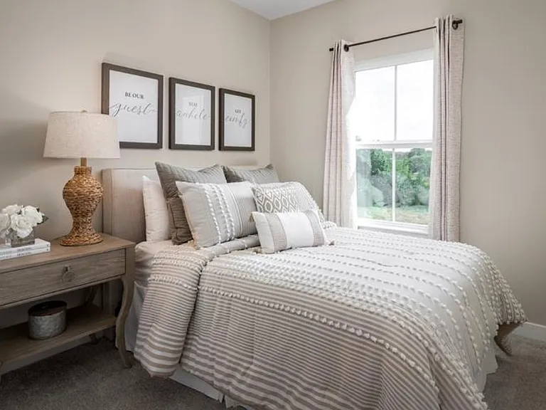 4 Friendship Ct — Photo 4