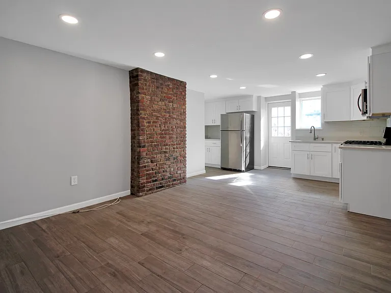 1911 Summit Ave #2 — Photo 7