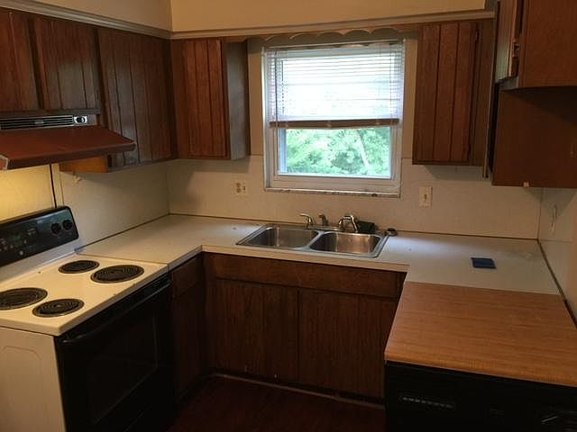 2nd image of 8393 Rickett Rd