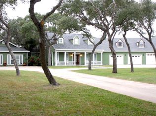 140 Deer Run Ln, Rockport, TX 78382