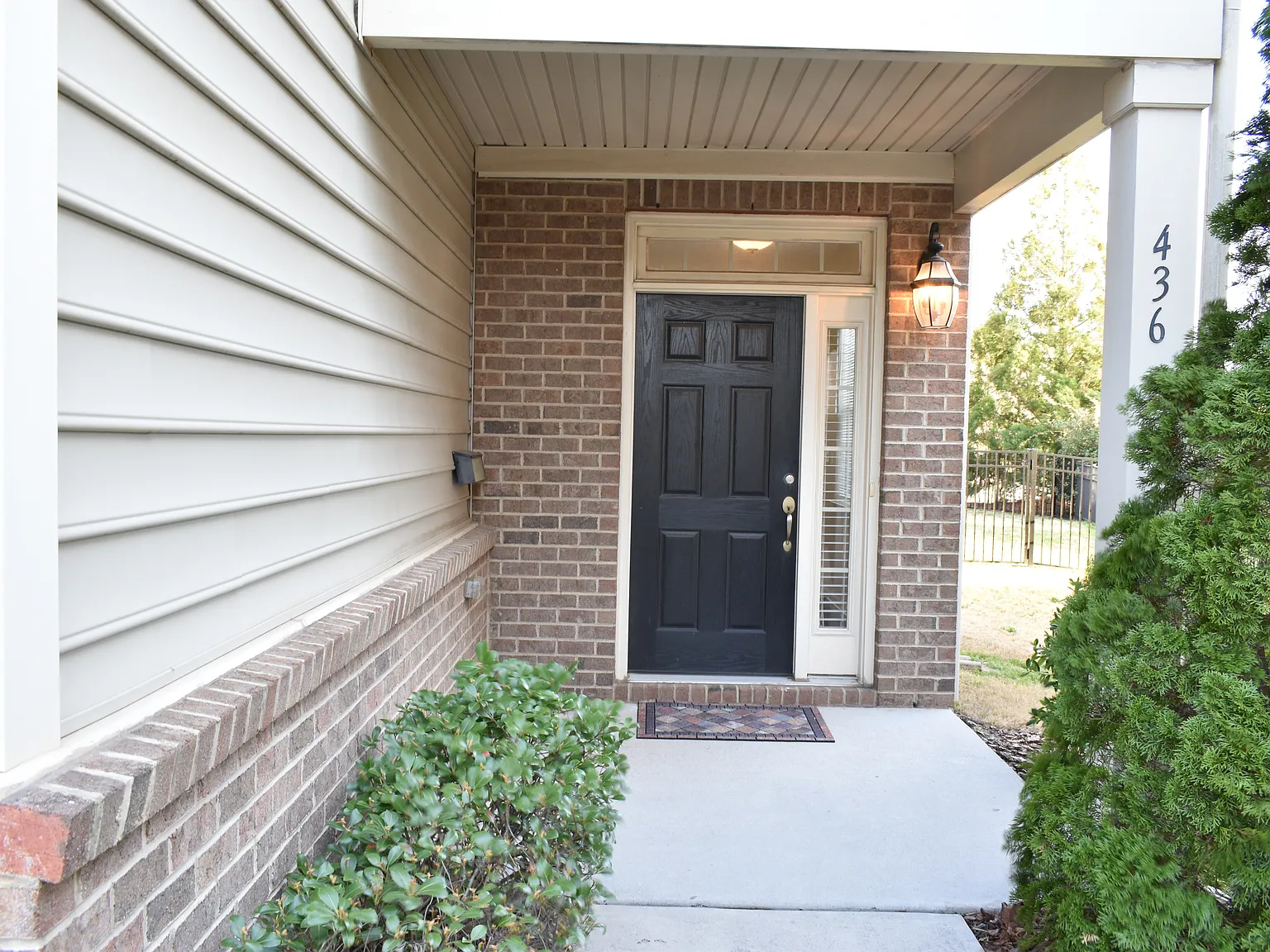 3 bed, 2.5 bath, 1700 sqft, $2,245 — Photo 2