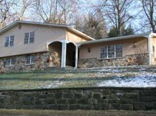 7 Farmhill Rd, Sewickley, PA 15143