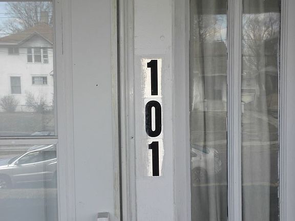 3rd image of 1510 Rosemary Ln #4898916