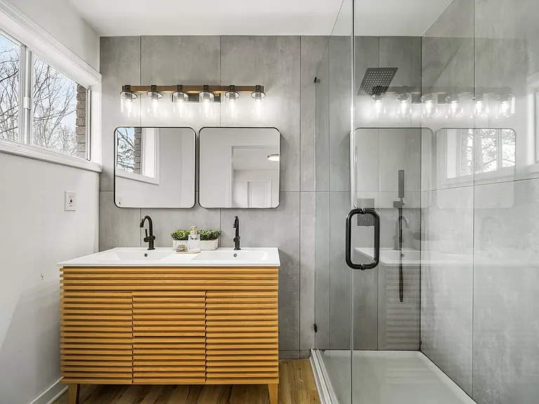 325 Russell Rd — Photo 14