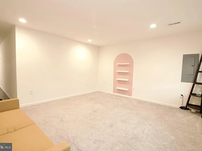 633 Keswick Ct — Photo 15
