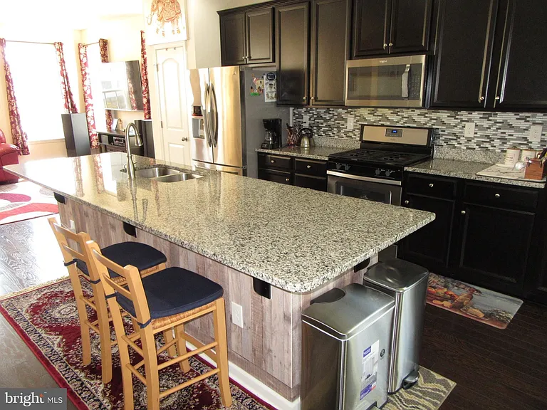 544 Liam Pl — Photo 3