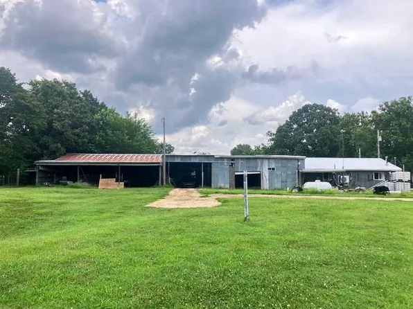 21355 Lakewood Ln, Chanute, KS 66720