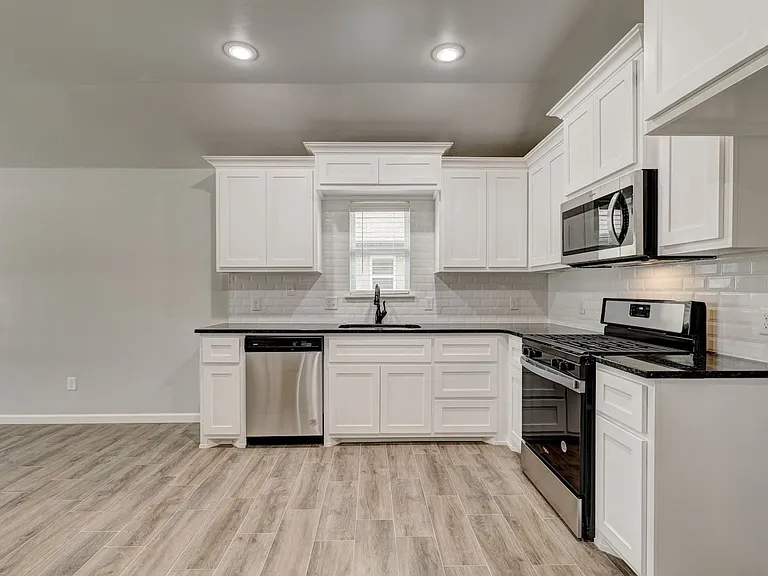 710 League Cir — Photo 11