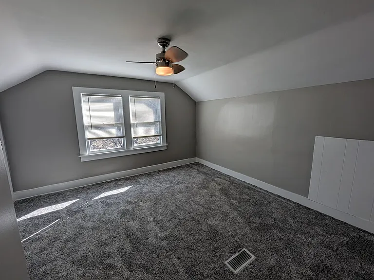 709 Pendleton Ave — Photo 3