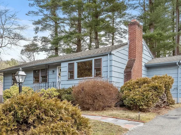 16 Pine St, Bedford, MA 01730