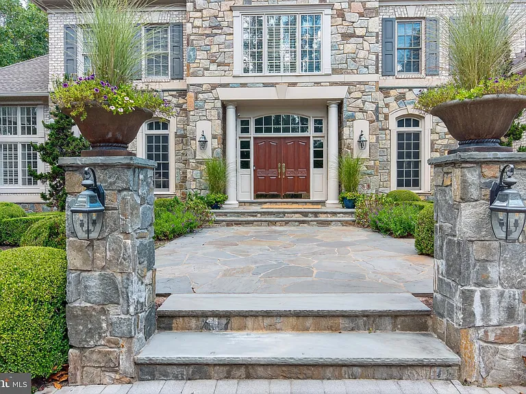 9864 Walker Glen Ct — Photo 16