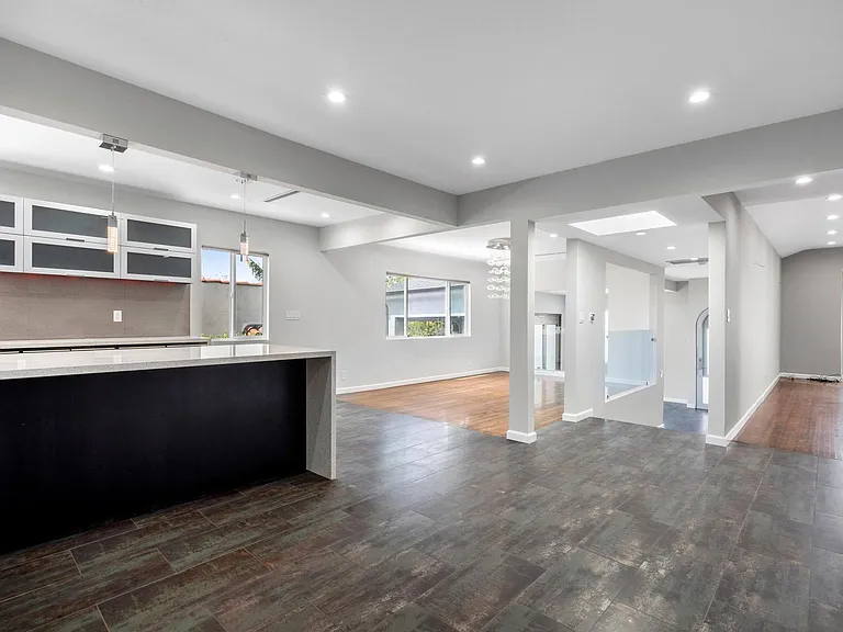 3084 Saint George St — Photo 6