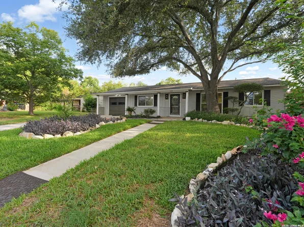 114 Parkview Drive, Universal City, TX 78148