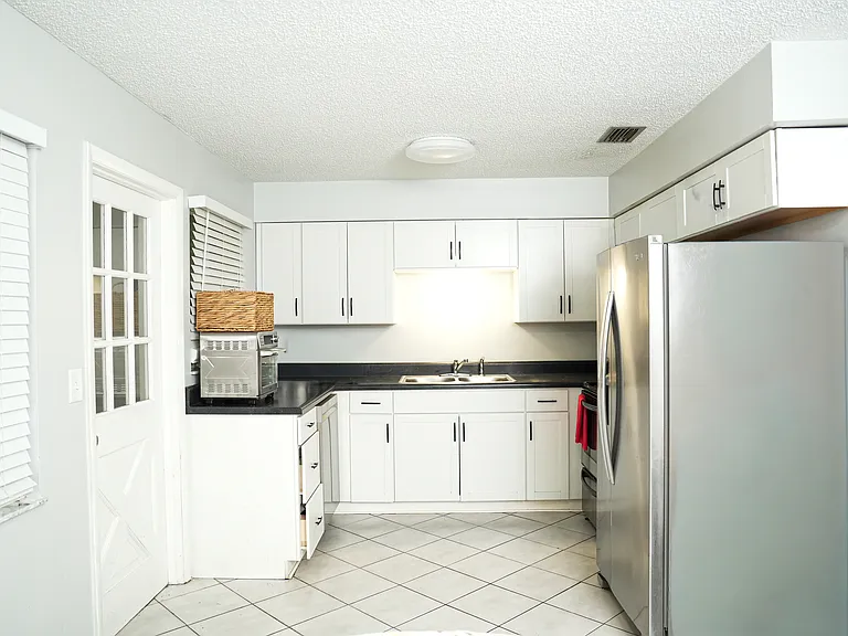 821 Barber St — Photo 14