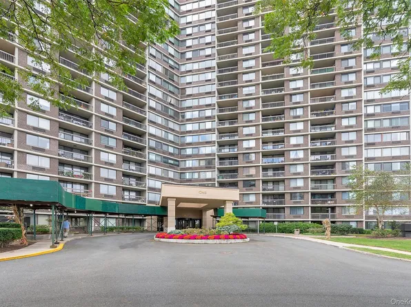 1 Bay Club Drive #4R, Bayside, NY 11360