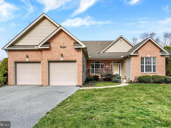 1216 Winding Oak Dr, York, PA 17403