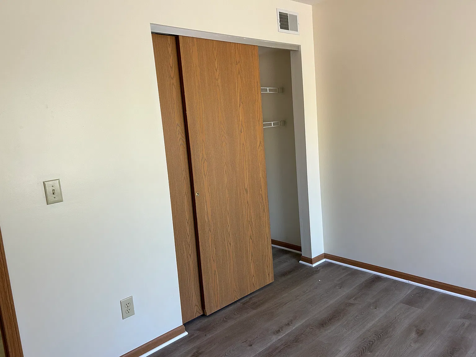 2 bed, 800 sqft, $1,400 — Photo 3